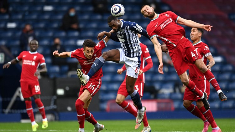 FOOTBALL MUST CONSIDER STOPPING HEADERS, SAYS DEMENTIA EXPERT